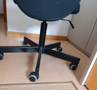 Silla de oficina ergonómica negra