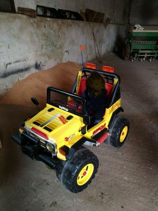 Coche 4x4 Batería Infantil Peg Perego