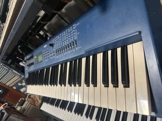 Yamaha CS1X Sintetizador