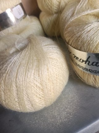 Lote 20 ovillos Mohair amarillo