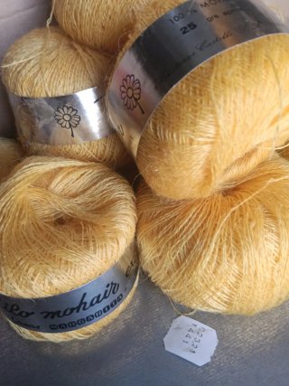 Lote 20 ovillos Mohair amarillo intenso