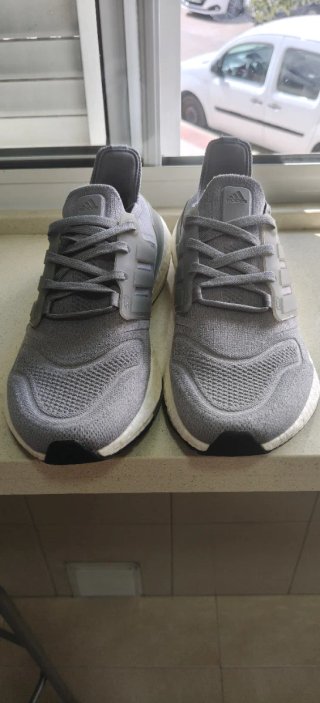 Adidas Ultraboost 22 Talla 40.5 Gris