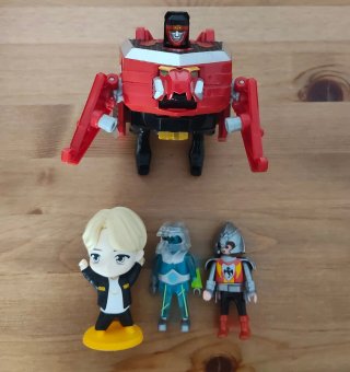 Robot y Figuras de Acción