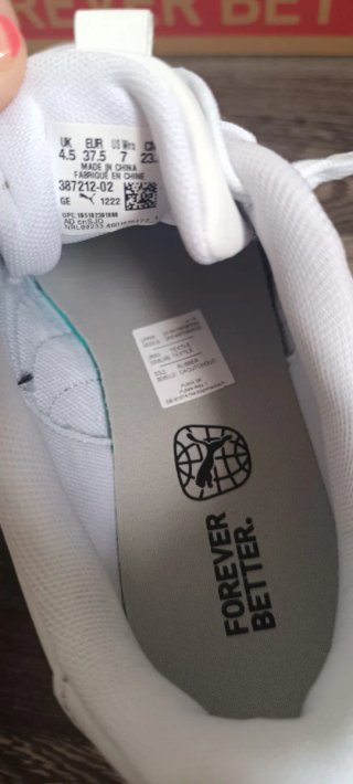 Zapatillas Puma Blancas y Negras