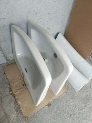 Lavabo de porcelana blanco con pie 10€ los dos