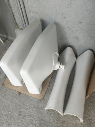 Lavabo de porcelana blanco con pie 10€ los dos