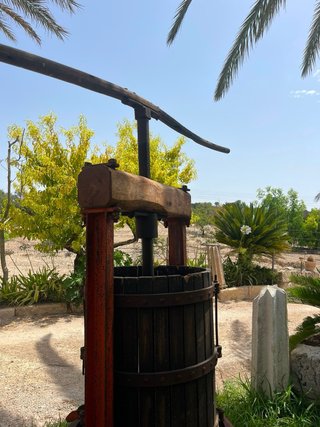 Prensa antigua vino madera y hierro