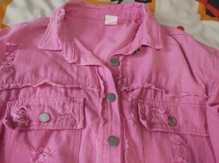 Camisa vaquera rosa con despuntes