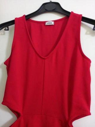 Vestito rosso Pimkie con spacchi laterali
