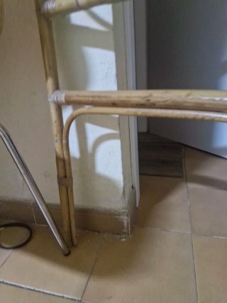 Cabecero antiguo de bambú y ratán