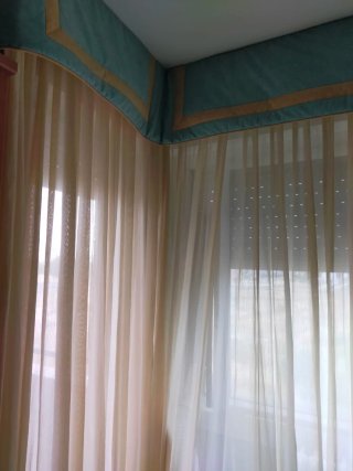 Cortinas de salón color verde y amarillo
