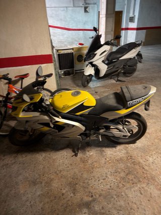 Moto Deportiva RS2 Amarilla y Plateada