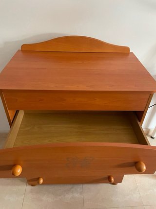 Cómoda de madera con 4 cajones