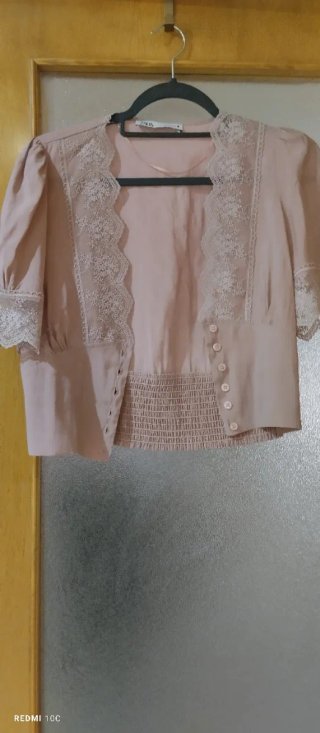 Blusa Zara rosa palo con encaje