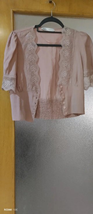 Blusa Zara rosa palo con encaje