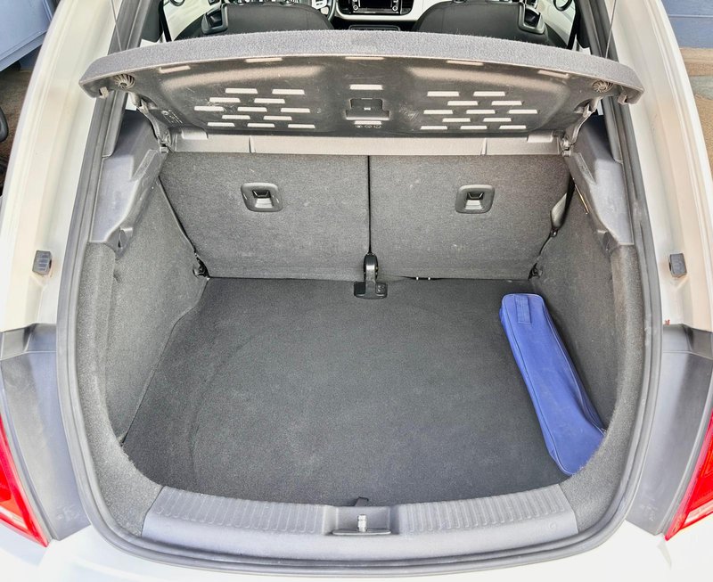 Volkswagen Beetle 2.0 TDI Design 2013, foto 7