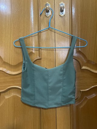 Top Stradivarius verde talla S