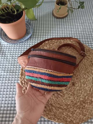 Riñonera de cuero étnica multicolor