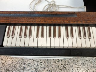 Teclado Piano Eléctrico Vintage