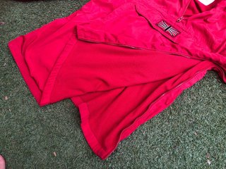 Chaqueta impermeable roja fina Talla M