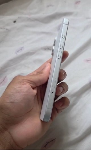 iPhone 16 Plata