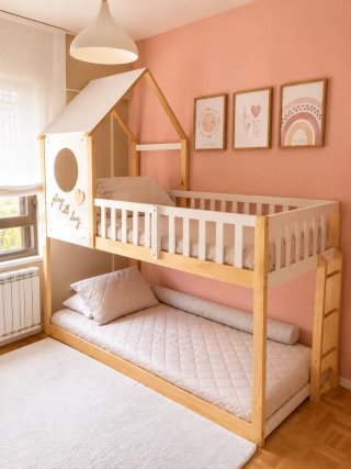 Litera infantil con diseño de casita