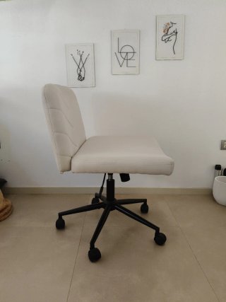 Silla de estudio ancha beige con ruedas