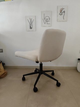 Silla de estudio ancha beige con ruedas