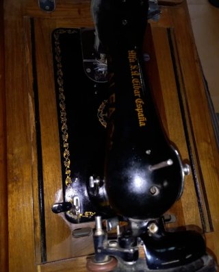 Máquina de coser ALFA clásica