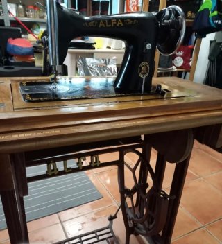Máquina de coser ALFA clásica