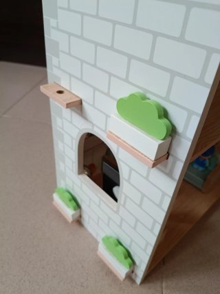 Casita de muñecas de madera