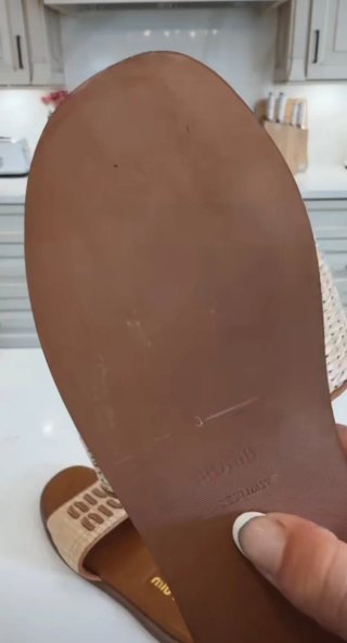 Sandali Miu Miu Beige e Marrone