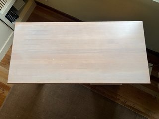 Scrivania in legno massello con cassetti