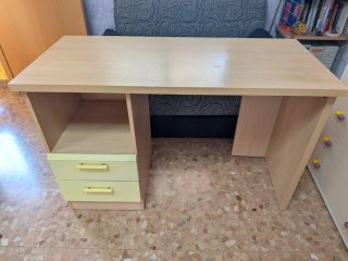 Escritorio de madera grande