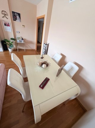 Mesa comedor isabelina. Madera maciza