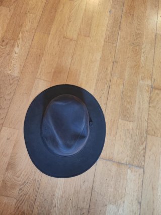 Sombrero beige y marrón