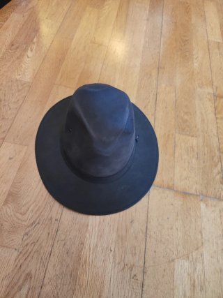 Sombrero beige y marrón
