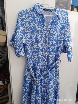 Vestido midi Zara estampado azul y blanco