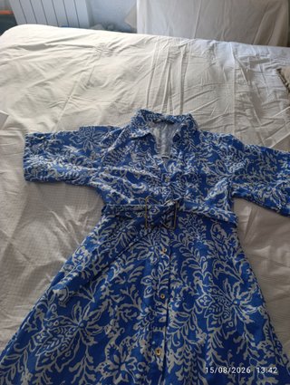 Vestido midi Zara estampado azul y blanco