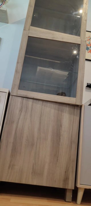 Vitrina Besta IKEA 3 módulos madera y cristal