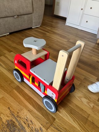 Correpasillos camión bomberos Montessori madera