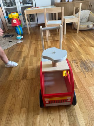 Correpasillos camión bomberos Montessori madera