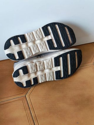 Zapatillas On Running beige y rosa