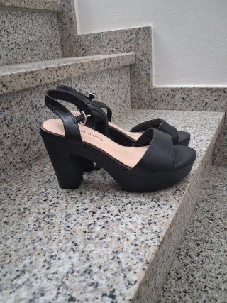 Sandalias tacón negras talla 37 usados un dia