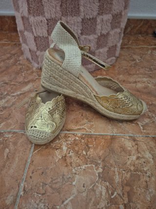 Sandalias doradas mujer talla 37 no de marca