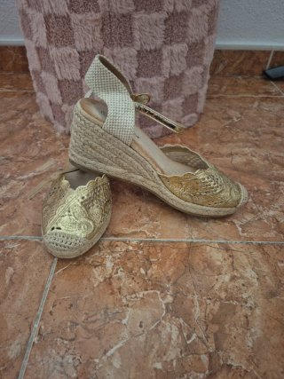 Sandalias doradas mujer talla 37 no de marca