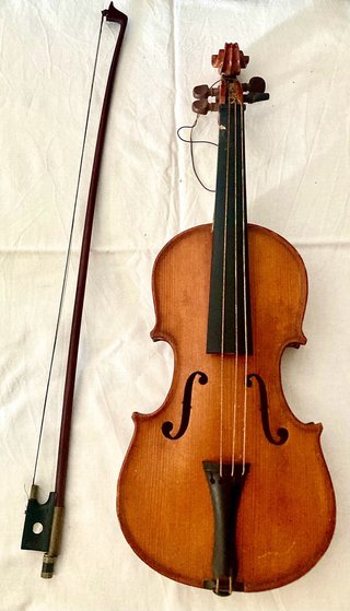 Violino antico con custodia e archetto