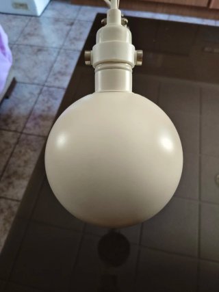 Flexo de escritorio blanco con bombilla