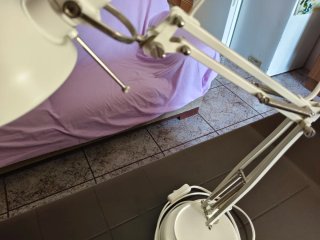 Flexo de escritorio blanco con bombilla