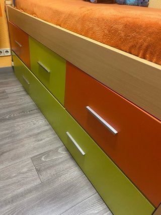 Escritorio juvenil con cajones y silla
